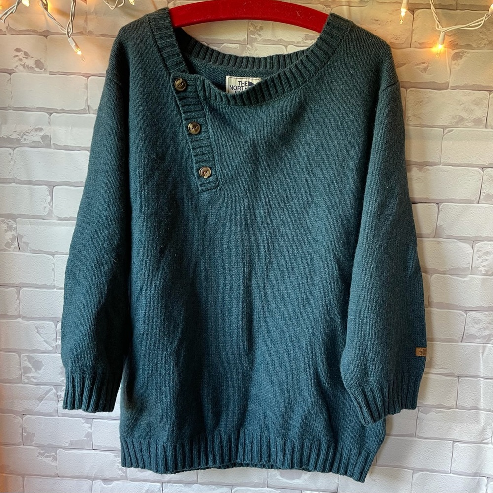 Like new Women’s The North Face sweater